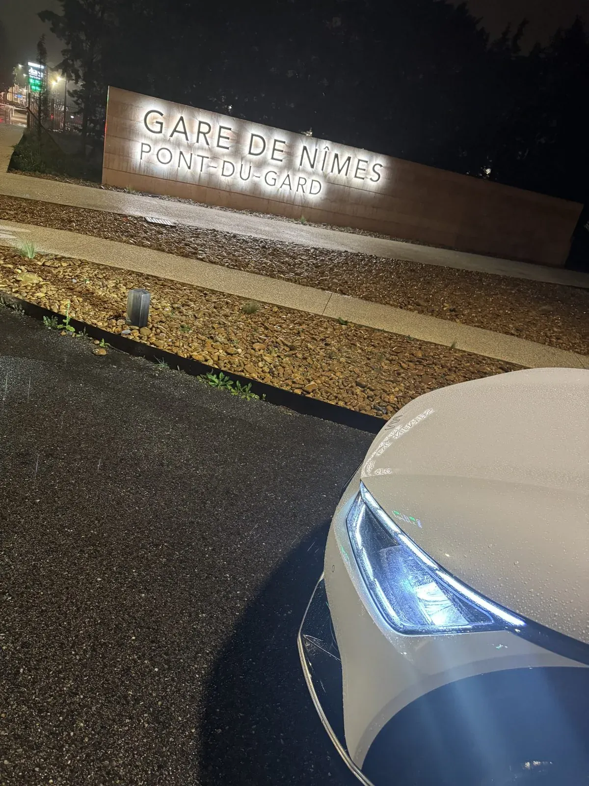 Le taxi NemaususDriver à la gare de Nîmes-Pont-du-Gard